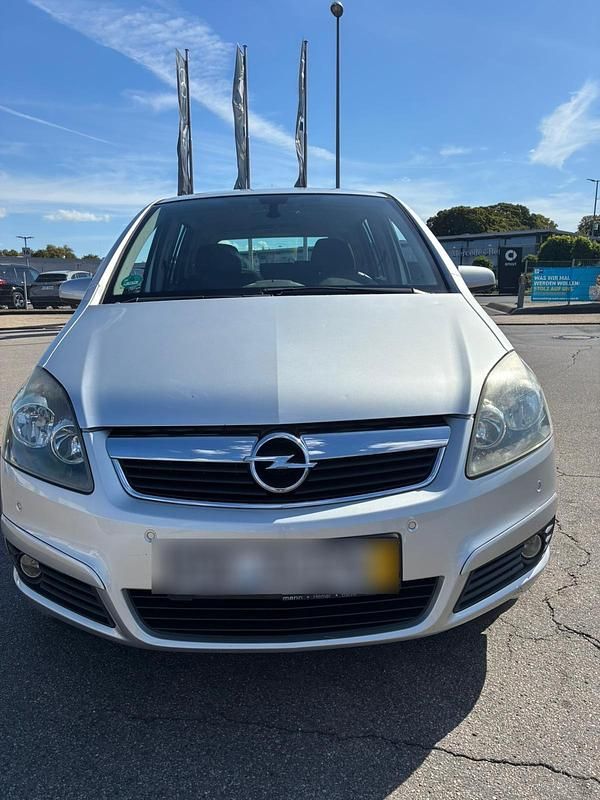 Beige Gebraucht 2005 Opel Zafira Van / Kleinbus | 2.800 € - Bild 1/4