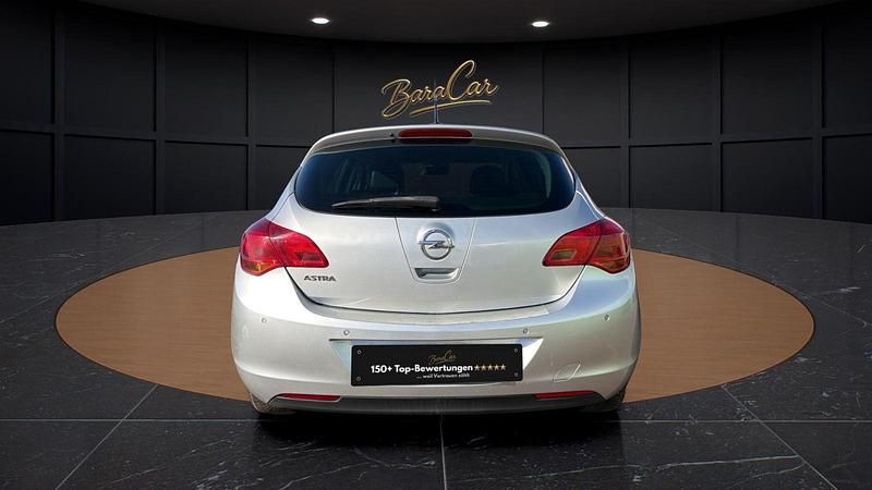Gebraucht Opel Astra Design Edition 116 PS (85 kW) 2011 Silber Limousine