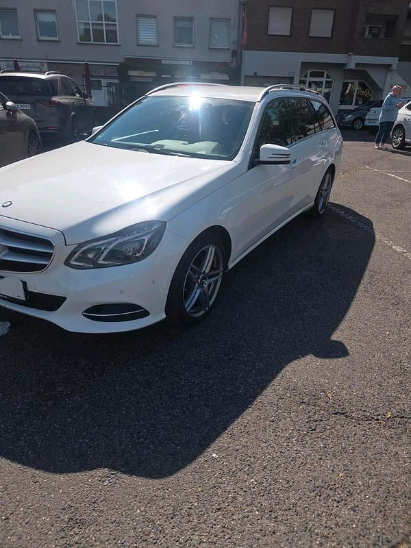 Weiß Gebraucht 2014 Mercedes E220 Kombi | 8.400 € (Guter Preis) - Bild 1/4