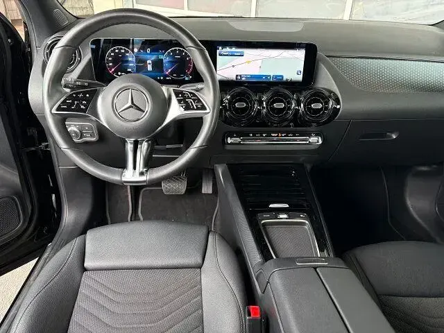 Gebraucht Mercedes GLA200 163 PS (119 kW) 2025 Unilack nachtschwarz SUV