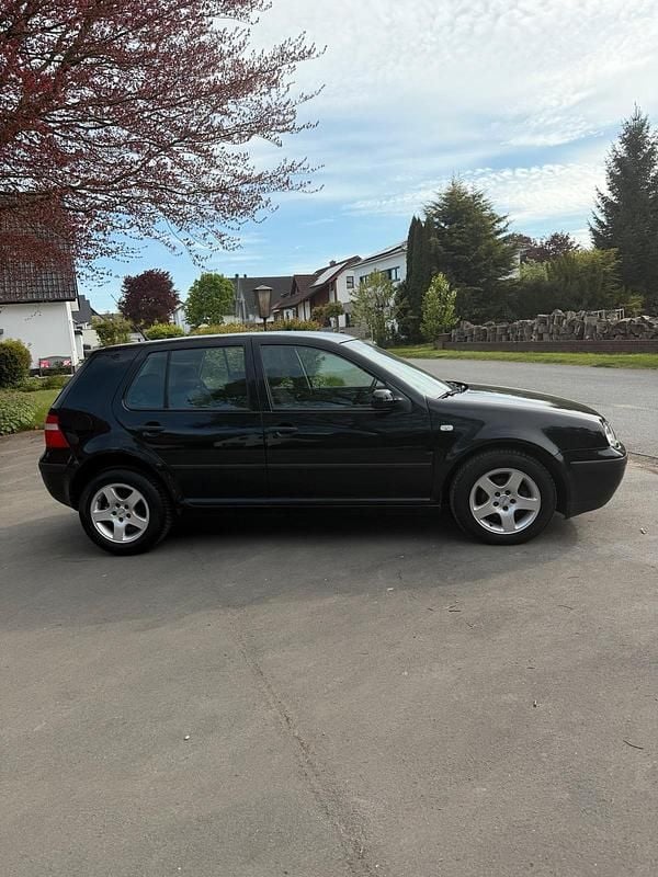Second-hand VW Golf IV 75 CP (55 kW) 2003 Hatchback