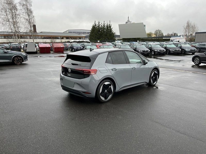 Grau Gebraucht 2022 VW ID.3 Pro Kleinwagen | 26.689 € (Guter Preis) - Bild 1/4