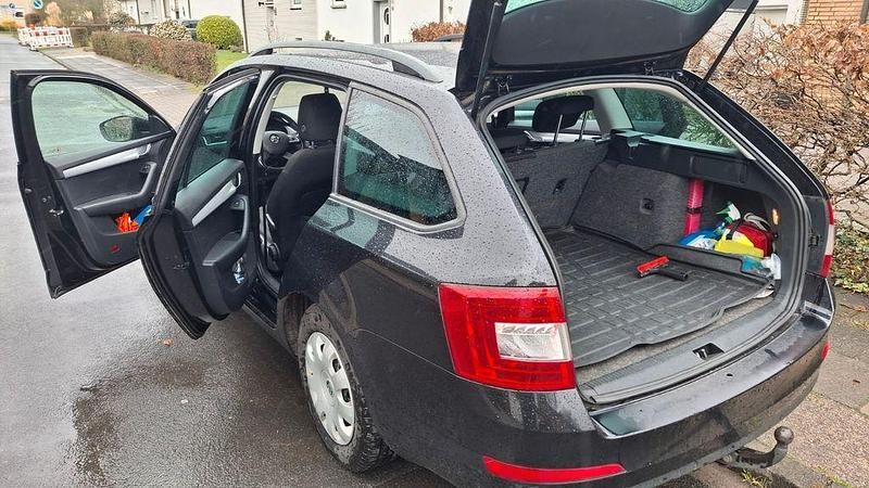 Gebraucht Skoda Octavia Ambition 150 PS (110 kW) 2014 Schwarz Kleinwagen