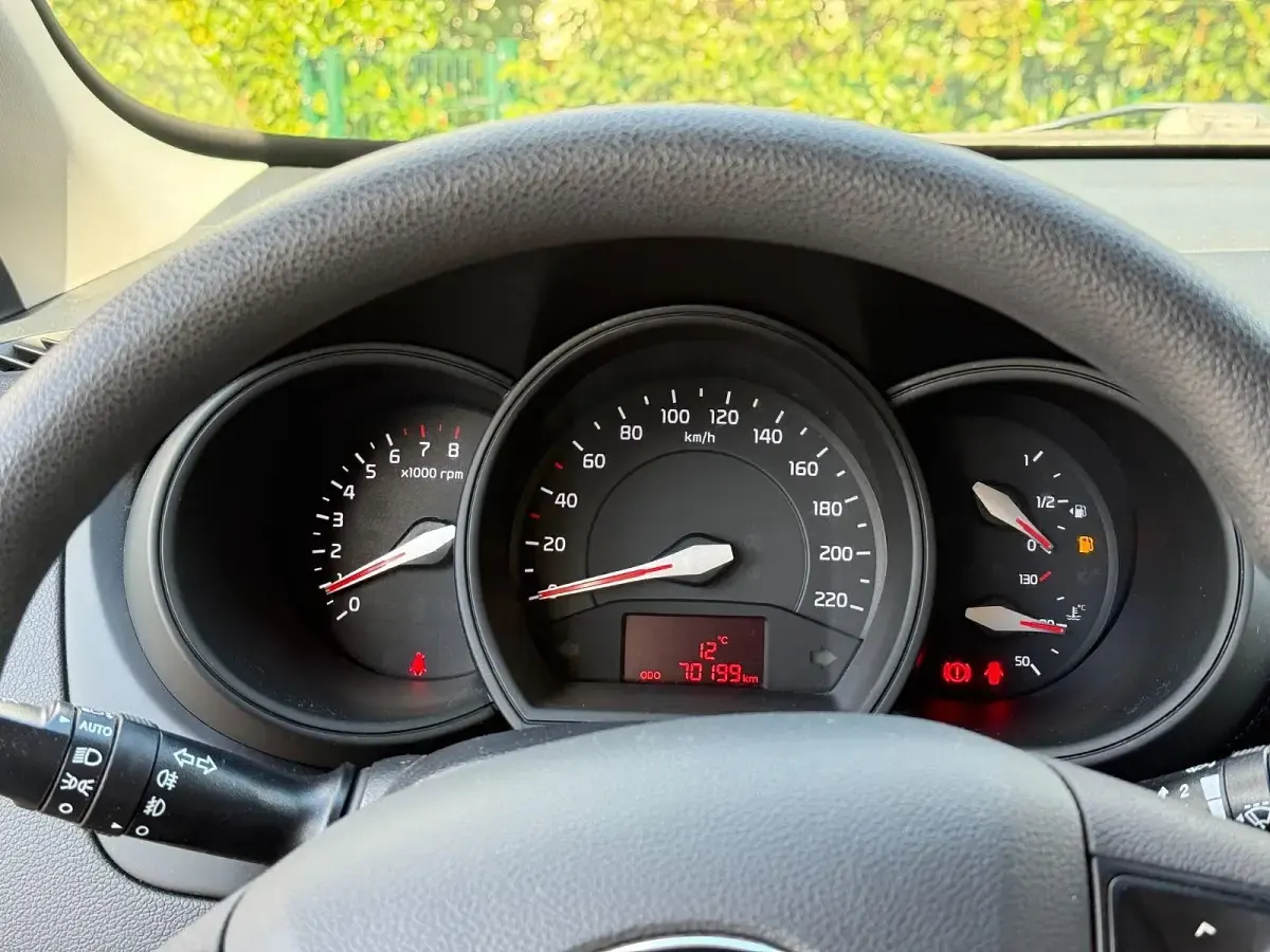 Gebraucht Kia Rio 84 PS (61 kW) 2016 Grau Kleinwagen