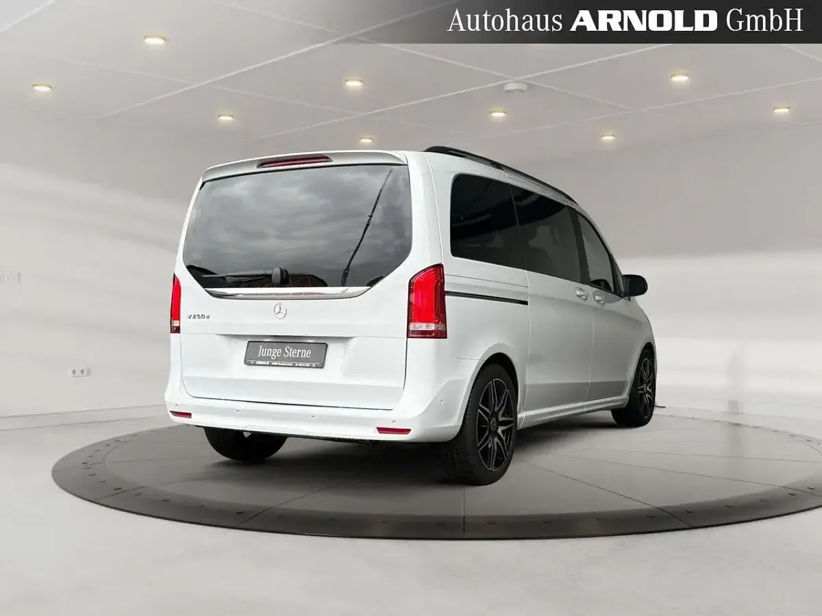 Gebraucht Mercedes V250 AMG line 190 PS (139 kW) 2024 Weiß (bergkristallweiß) Van / Kleinbus
