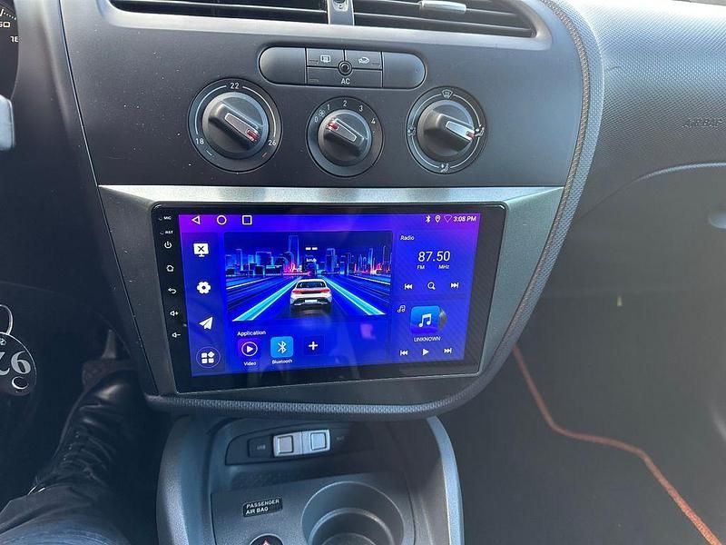 Gebraucht Seat Leon Reference 125 PS (91 kW) 2011 Rot Limousine