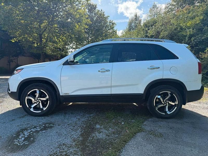 Weiß Gebraucht 2012 Kia Sorento Platinum Edition SUV | 11.999 € (Fairer Preis) - Bild 1/4