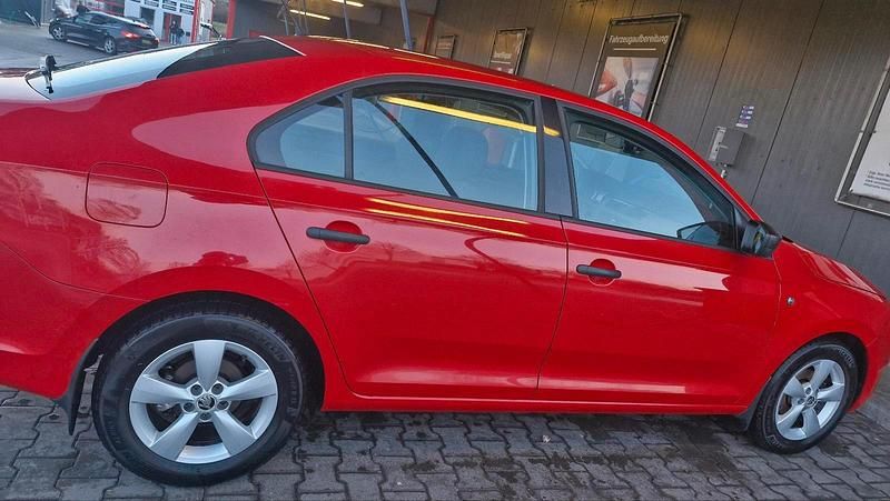 Rot Gebraucht 2014 Skoda Rapid Active Limousine | 6.000 € (Fairer Preis) - Bild 1/4
