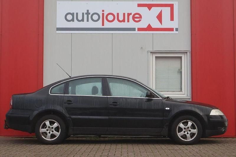 Gebraucht VW Passat Comfortline 116 PS (85 kW) 2001 Schwarz Limousine