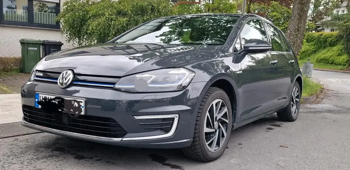 Gebraucht VW e-Golf 100 kW (136 PS) 2020 Grau Kleinwagen
