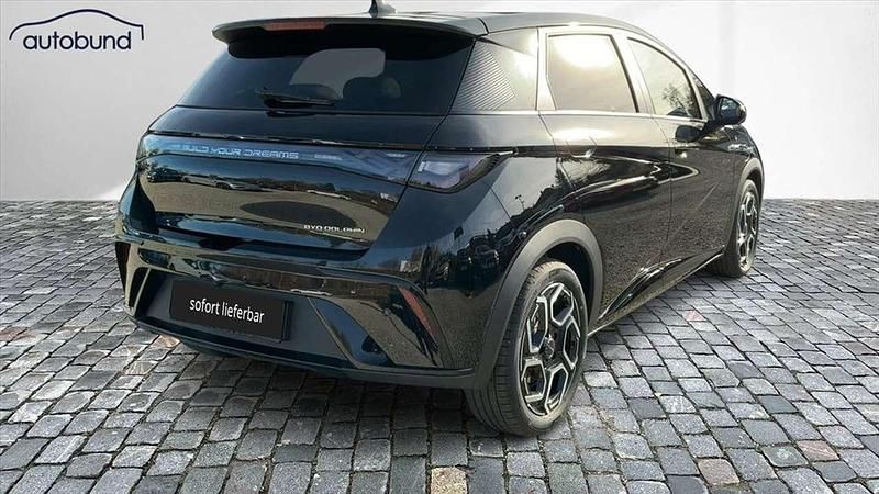 Neu BYD Dolphin Design 150 kW (204 PS) 2025 Schwarz / jetblack Kleinwagen