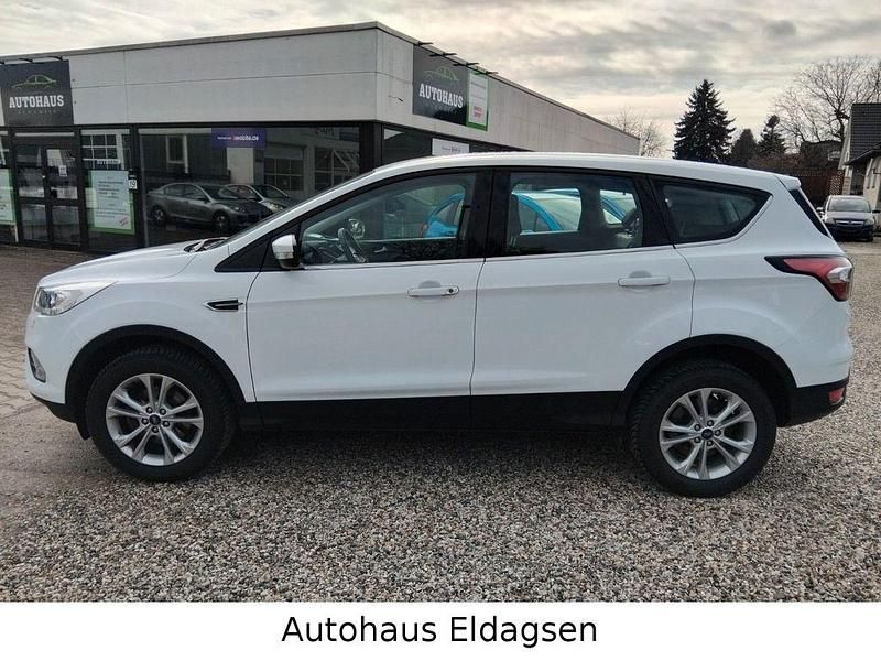Gebraucht Ford Kuga Titanium 150 PS (110 kW) 2018 Weiß SUV