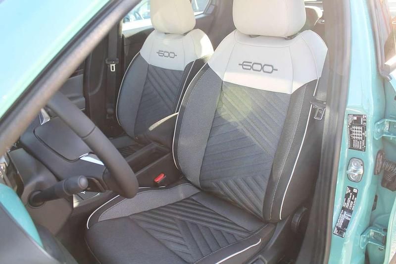 Gebraucht Fiat 600 Icon 110 PS (80 kW) 2025 Aqua blau SUV