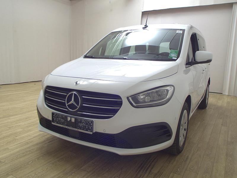 Gebraucht Mercedes T180 131 PS (96 kW) 2024 Schwarz Van / Kleinbus