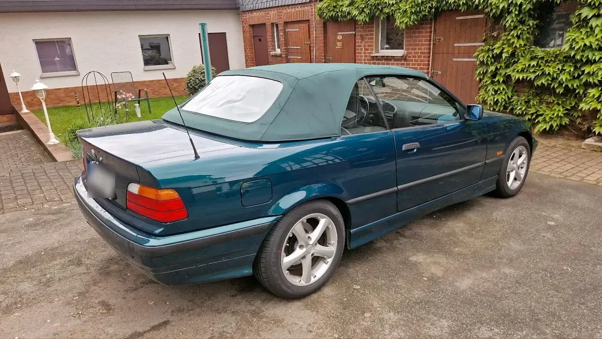 Gebraucht BMW 318 110 PS (80 kW) 2026 Grün Cabrio