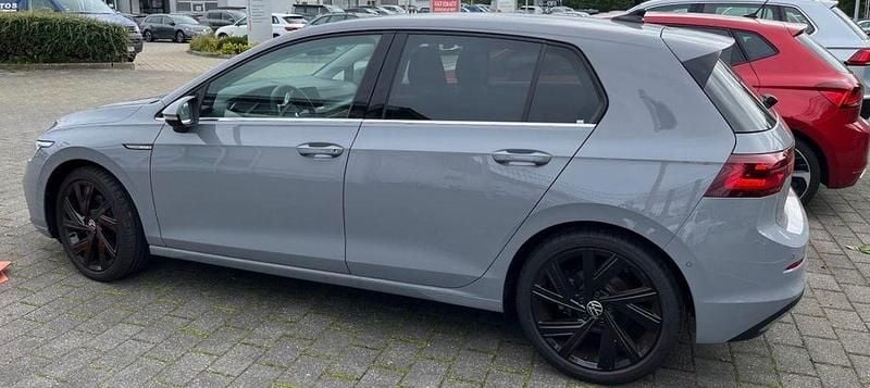 Grau Gebraucht 2022 VW Golf VIII Style Limousine | 25.800 € (Fairer Preis) - Bild 1/4