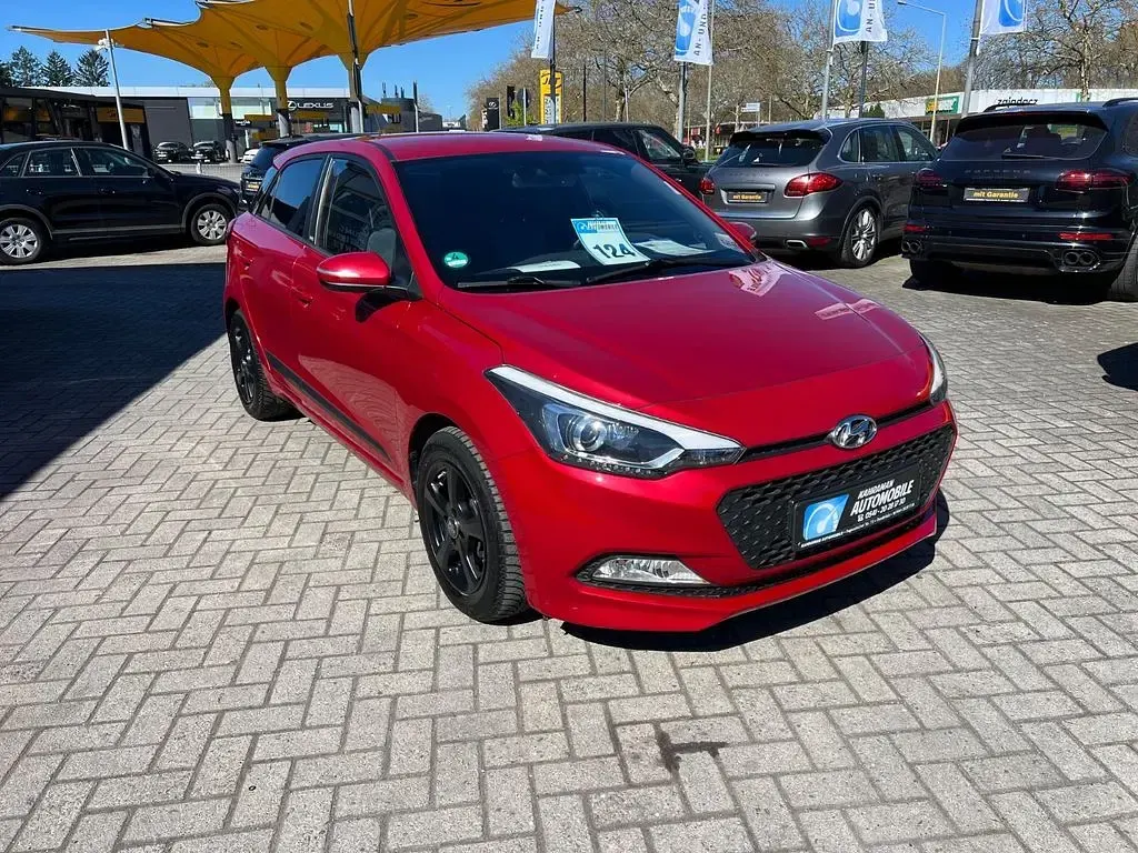 Gebraucht Hyundai i20 Passion 75 PS (55 kW) 2017 Rot Limousine