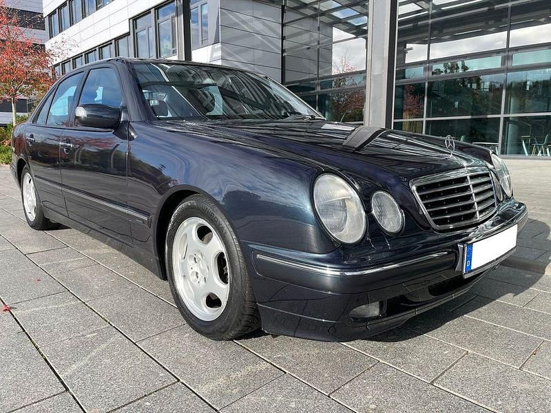 Gebraucht Mercedes E240 Avantgarde 170 PS (125 kW) 1999 Schwarz Limousine