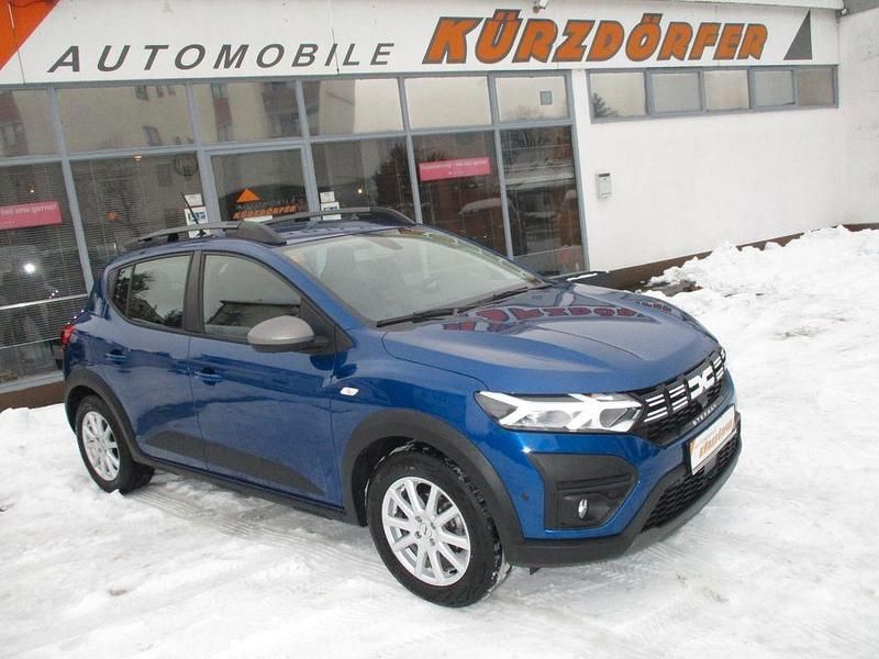 Blau Gebraucht 2023 Dacia Sandero Expression Limousine | 14.400 € (Fairer Preis) - Bild 1/4