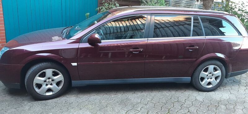 Rot Gebraucht 2004 Opel Vectra Kombi | 1.111 € (Etwas zu teuer) - Bild 1/4