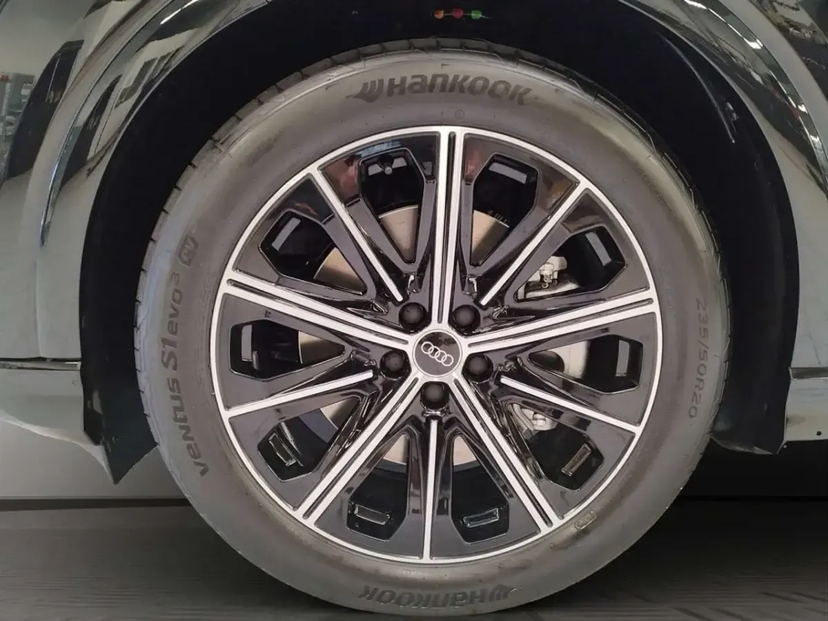 Gebraucht Audi e-tron S-Line 210 kW (286 PS) 2025 Mythosschwarz metallic SUV
