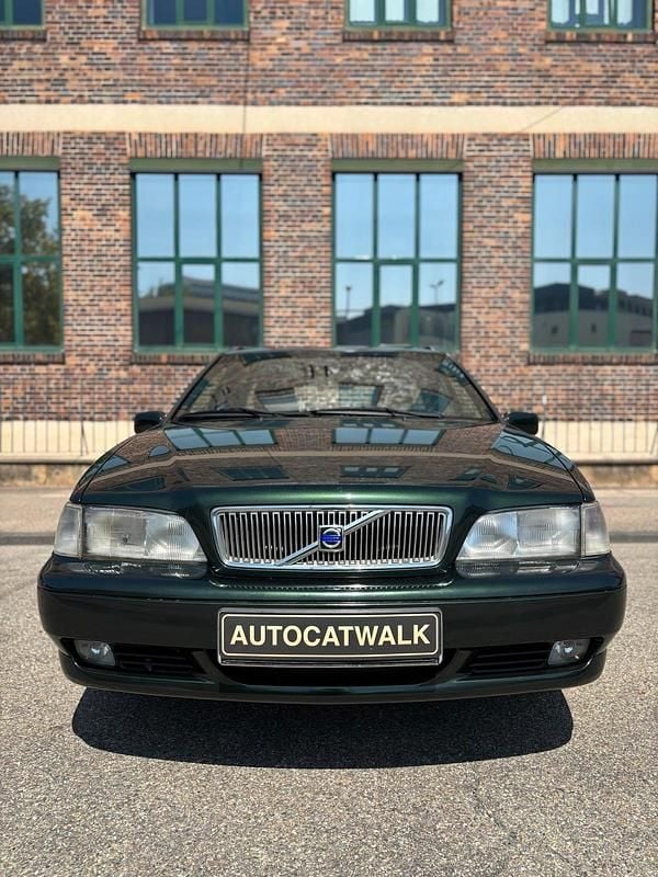 Grün Gebraucht 2000 Volvo V70 Plus Kombi | 7.900 € (Fairer Preis) - Bild 1/4