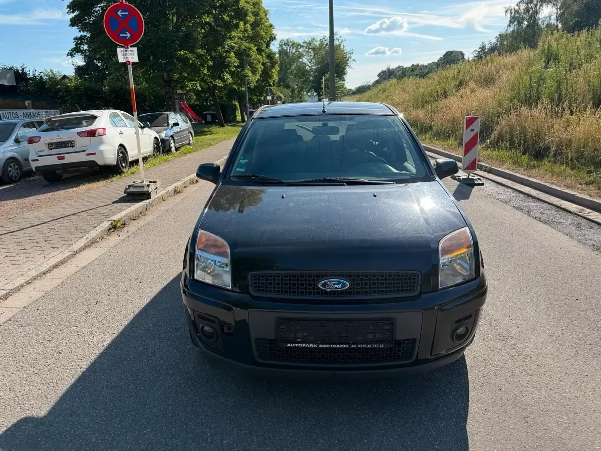 Gebraucht Ford Fusion 80 PS (58 kW) 2010 Schwarz Kleinwagen