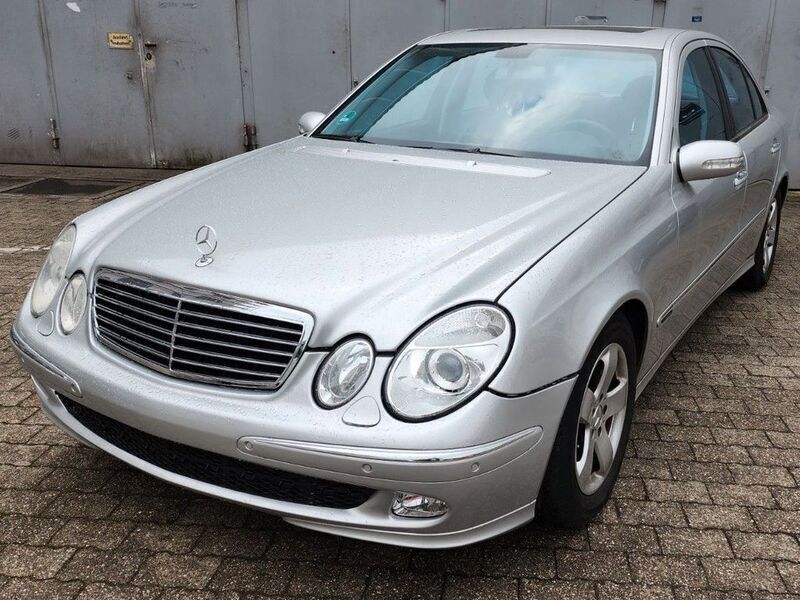 Gebraucht Mercedes E220 150 PS (110 kW) 2003 Silber Limousine