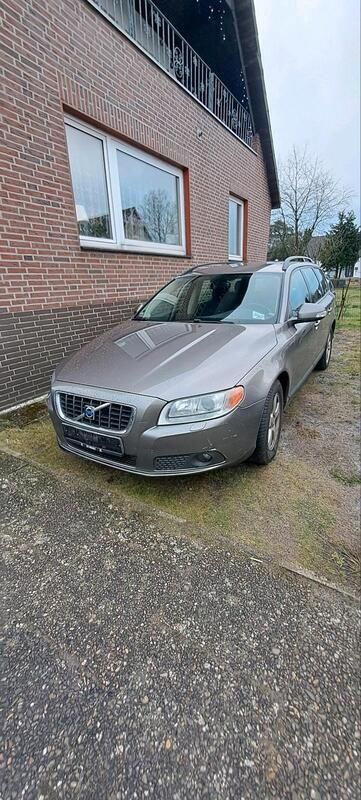Braun Gebraucht 2008 Volvo V70 Kombi | 1.350 € - Bild 1/4