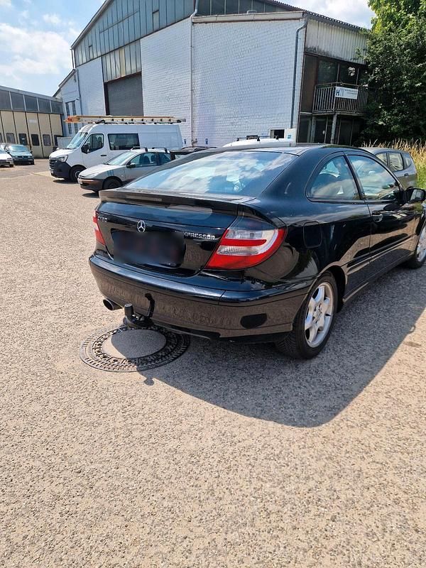 Schwarz Gebraucht 2005 Mercedes C180 Coupé | 2.000 € (Fairer Preis) - Bild 1/4
