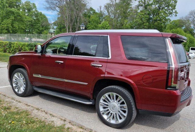 Gebraucht Cadillac Escalade 426 PS (313 kW) 2016 Rot metallic SUV