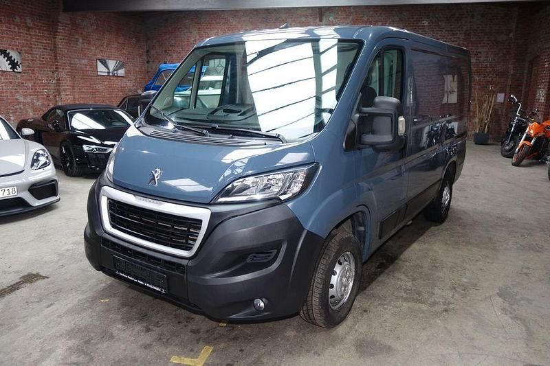 Grau Gebraucht 2021 Peugeot Boxer Van | 16.980 € (Superpreis) - Bild 1/4