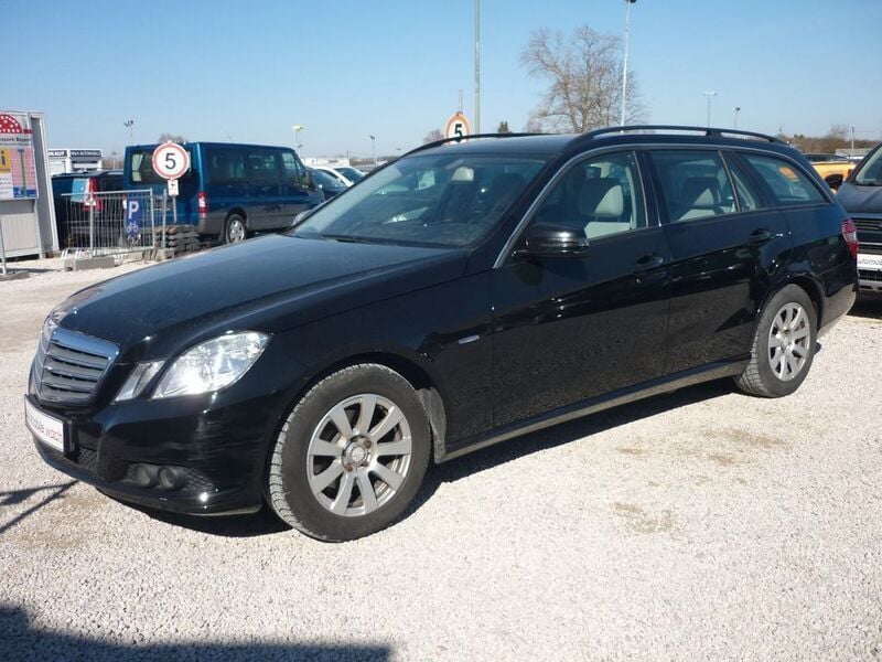 Schwarz Gebraucht 2011 Mercedes E200 Limousine | 6.950 € (Superpreis) - Bild 1/4
