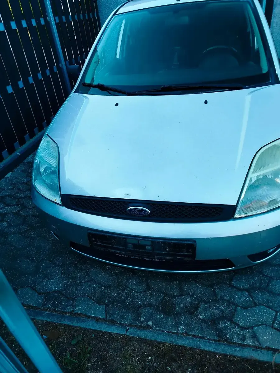 Gebraucht Ford Fiesta Ghia 90 PS (66 kW) 2005 Silber Kleinwagen