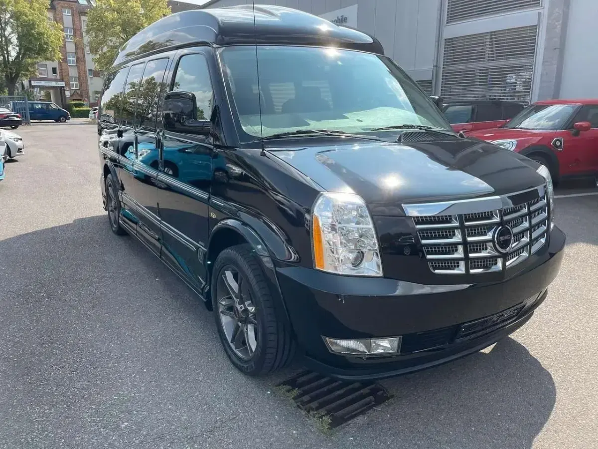 Gebraucht GMC Savana 314 PS (230 kW) 2024 Black diamond jet Van / Kleinbus