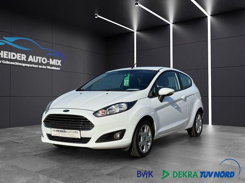 Gebraucht Ford Fiesta Trend 101 PS (74 kW) 2015 Weiß Kleinwagen