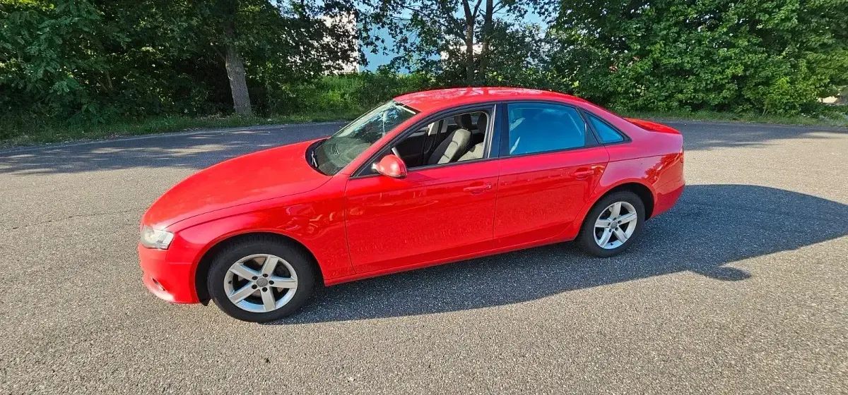 Gebraucht Audi A4 Attraction 120 PS (88 kW) 2010 Rot Limousine