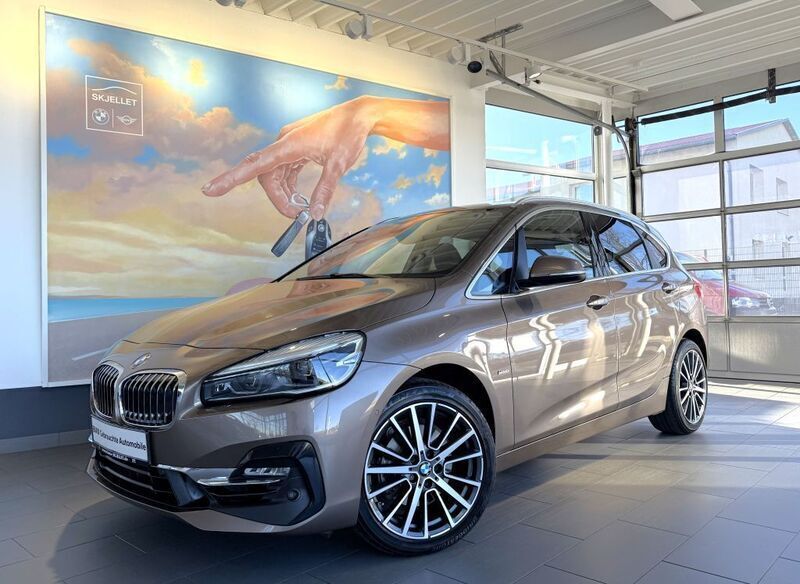 Jucarobeige metallic Gebraucht 2018 BMW 220 Luxury Line Van / Kleinbus | 21.820 € (Fairer Preis) - Bild 1/4