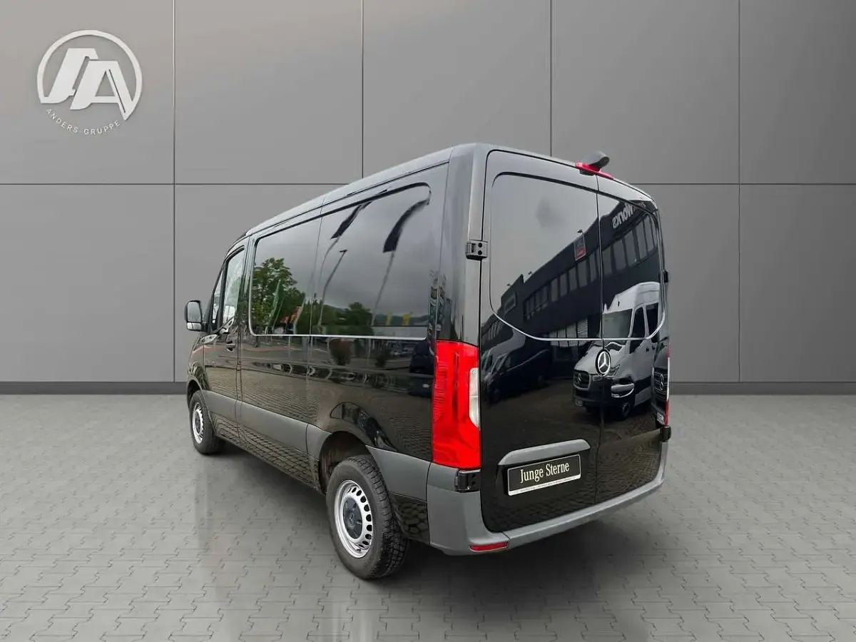 Używany Mercedes Sprinter 143 KM (105 kW) 2021 Czarny Van