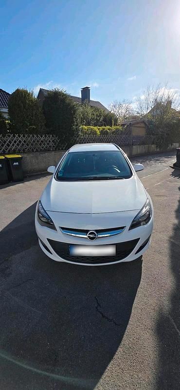 Gebraucht Opel Astra 116 PS (85 kW) 2015 Weiß Kombi