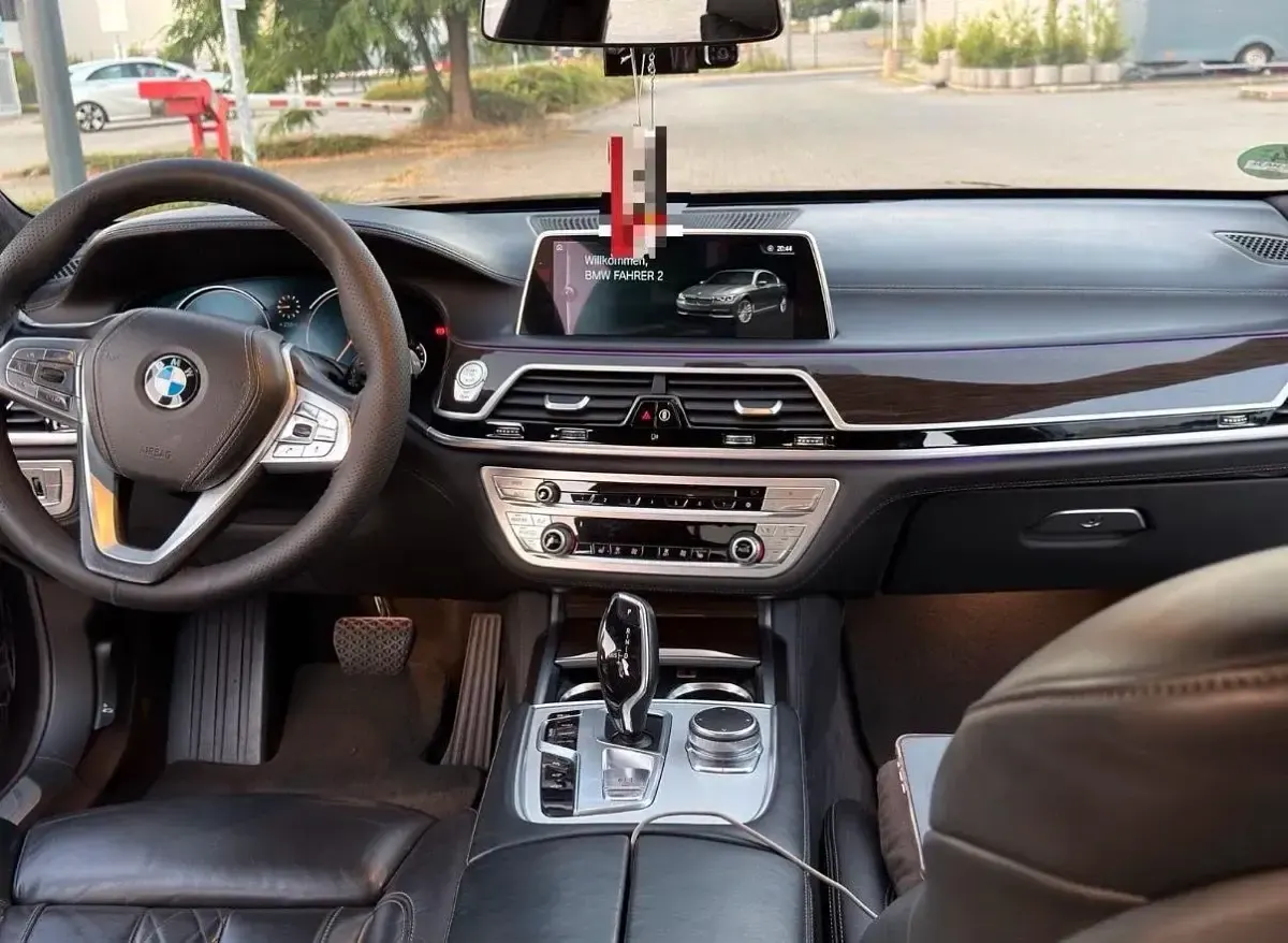 Gebraucht BMW 740 320 PS (235 kW) 2016 Schwarz Limousine