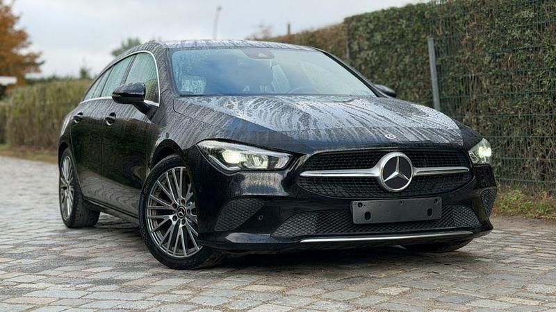 Schwarz Gebraucht 2021 Mercedes CLA200 Shooting Brake Kombi | 18.999 € (Superpreis) - Bild 1/4