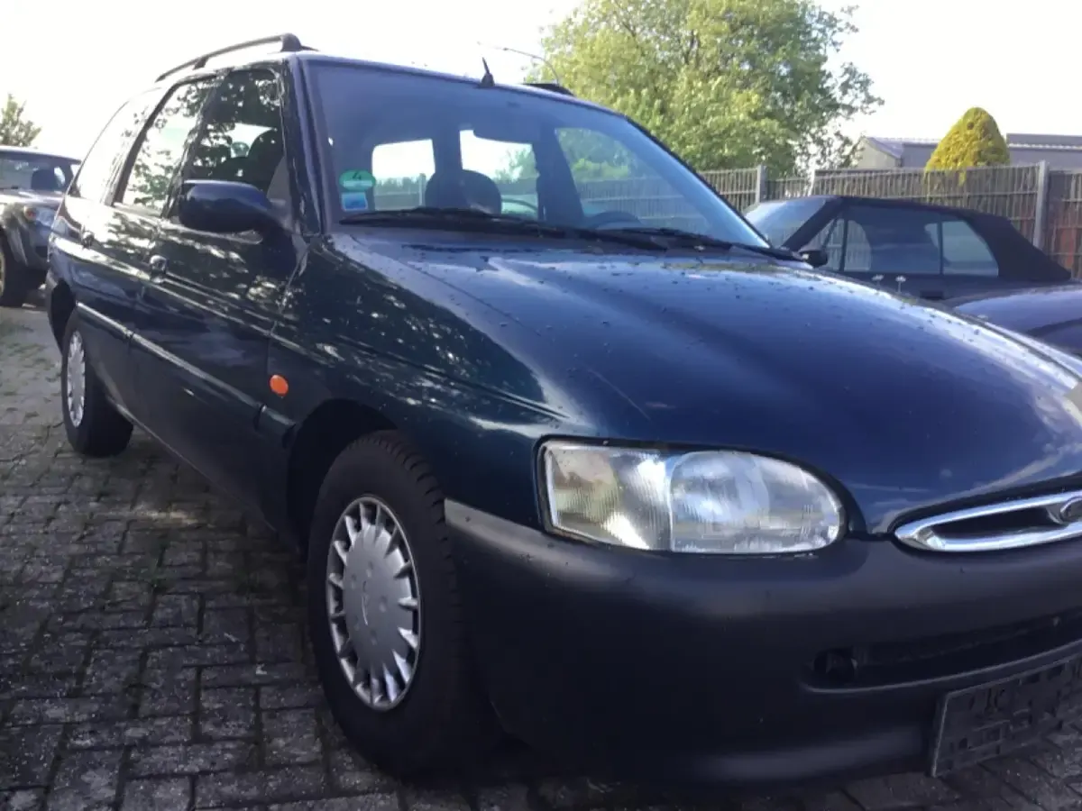 Gebraucht Ford Escort 90 PS (66 kW) 1995 Blau Kombi