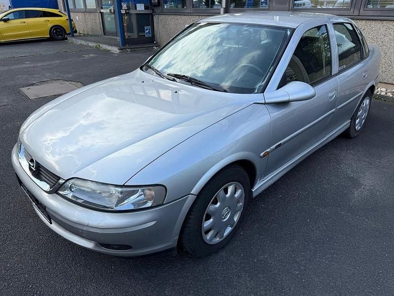 Silber Gebraucht 1999 Opel Vectra Edition Limousine | 1.890 € (Fairer Preis) - Bild 1/4