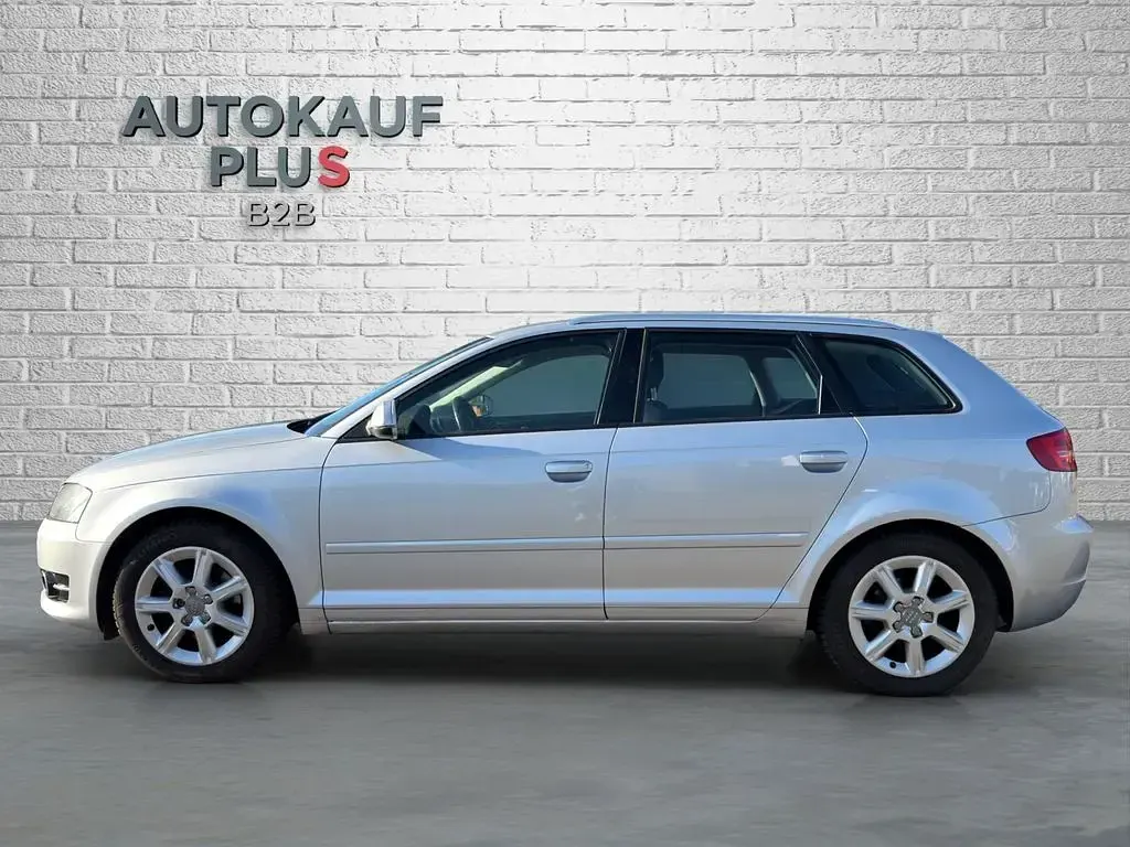 Gebraucht Audi A3 Ambiente 105 PS (77 kW) 2011 Silber Kleinwagen
