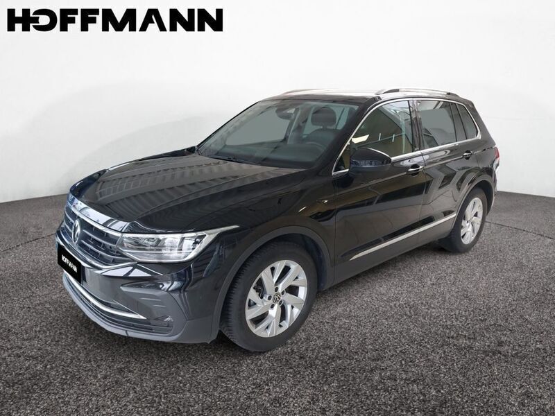Deep black pearlescent Gebraucht 2024 VW Tiguan Life SUV | 27.990 € (Superpreis) - Bild 1/4