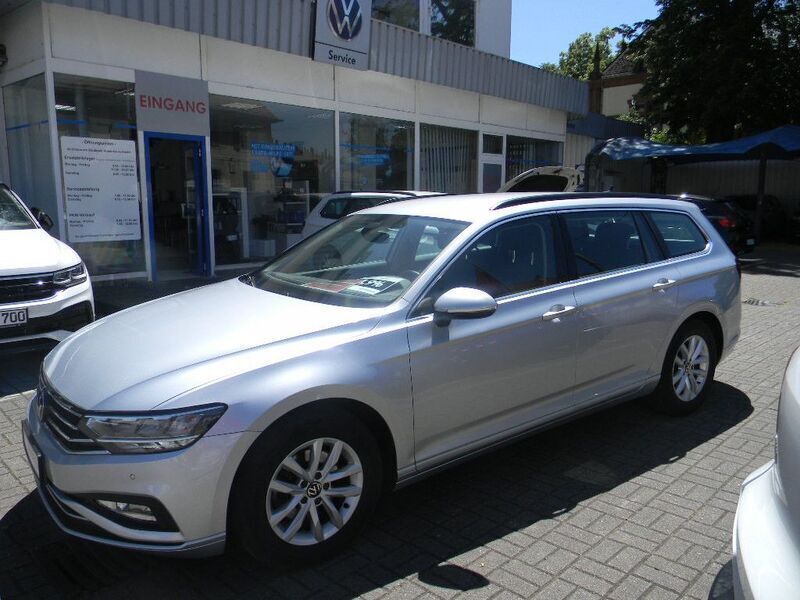 Silber Gebraucht 2023 VW Passat Business Kombi | 27.998 € (Guter Preis) - Bild 1/4