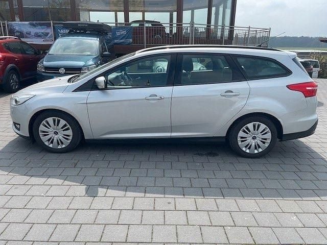 Gebraucht Ford Focus Trend 120 PS (88 kW) 2017 Silber Kombi
