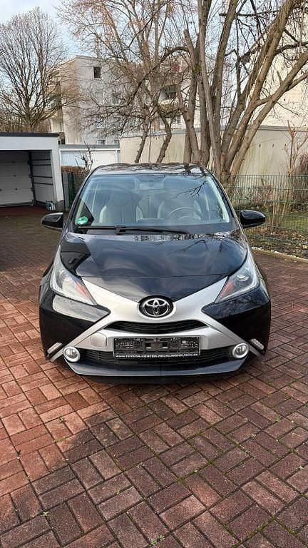 Gebraucht Toyota Aygo 69 PS (50 kW) 2018 Schwarz Kleinwagen