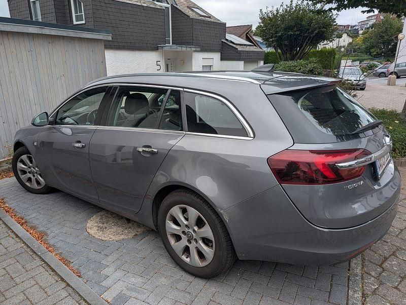 Grau Gebraucht 2016 Opel Insignia Eco Kombi | 12.299 € (Fairer Preis) - Bild 1/4